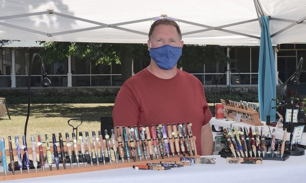 Sun shines on Lakeside Art & Craft Show - The Beacon